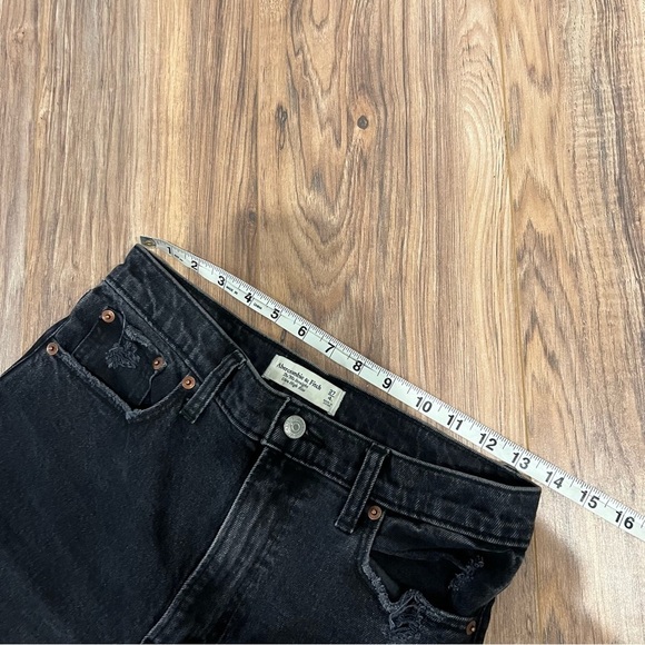 Abercrombie & Fitch Ultra High Rise 90s Straight Jean - Picture 6 of 8